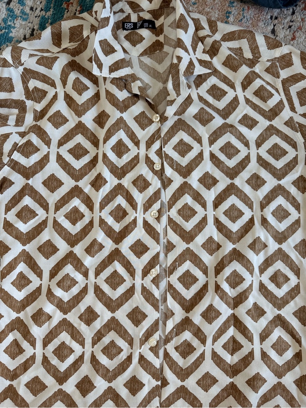 Men's Geometric Print Casual Button-Down Shirt — Brown & White
